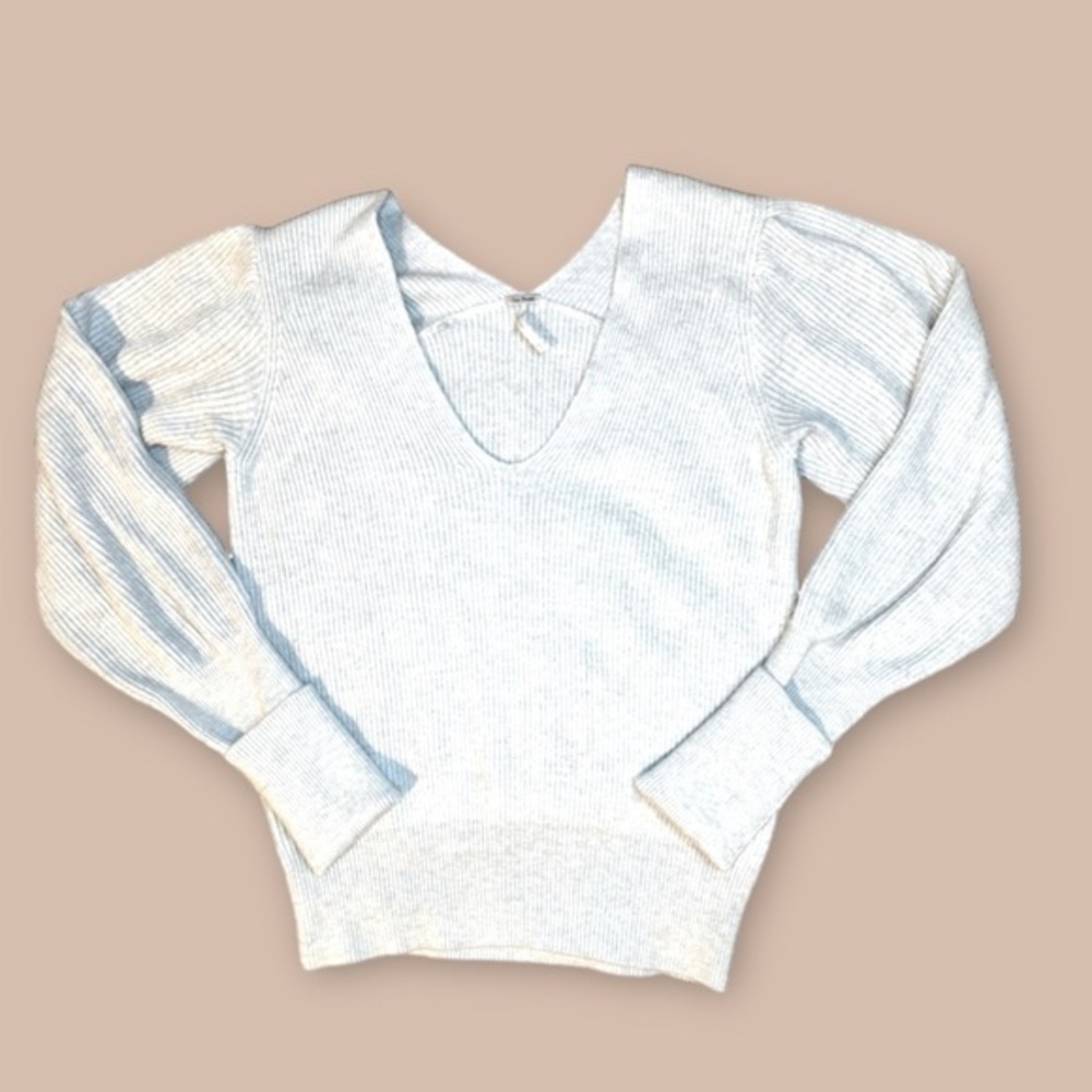 Free People Cashmere Blend V-Neck
Sweater Size Small Grey Ribbed Sweater